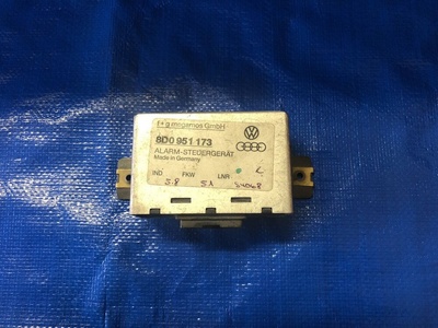 8D0951173 Блок управления сигнализацией (штатной) Audi A4 B5 (1994—1999) 8D2 8D 1995