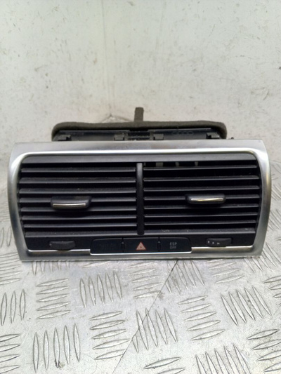 4L0820951 дефлектор обдува салона Audi Q7 4L 2007