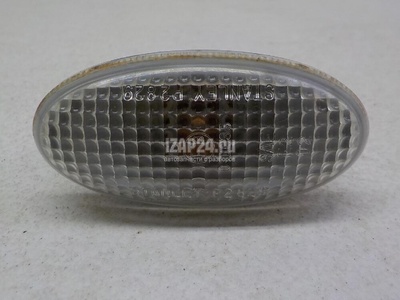 GJ6A51120C Повторитель на крыло белый Mazda Mazda 3 (BK) (2002 - 2009)