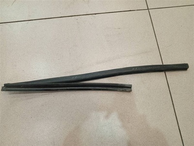 8200950234 Уплотнитель стекла двери задней правой Renault Sandero 2009-2014 2011