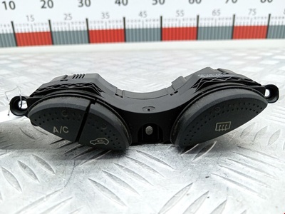 98AG19A945BF Кнопка подогрева (обогрева) заднего стекла Ford Focus 1 (1998-2005) 1999 ,1108367