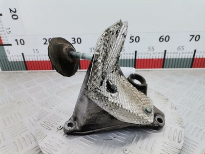 8D0199306G Кронштейн (крепление) двигателя (лапа крепления) Audi A4 B5 (1994-2001) 1996 ,