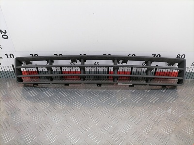 1J0853677D Решетка (заглушка) в бампер центральная Volkswagen Golf 4 (1997-2004) 2001 ,