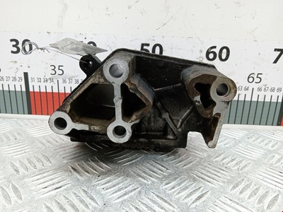 8200454462 Кронштейн (крепление) двигателя (лапа крепления) Nissan Interstar (2001-2010) 2005 ,8200774539