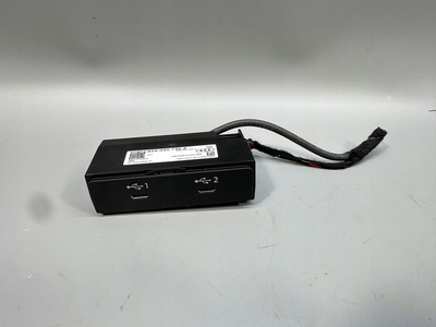 82A035736A audi a3 s3 8y порт 2x usb c разъем ами разъема