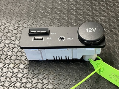 FK7219C166BD Разъем AUX / USB Jaguar XE X760 2022 FK72-19C166-BD,C2D57634,C2D42798,C2D44065,C2D50848,C2D51466,C2D42800,FK7219C166BC,FK7210E898BC