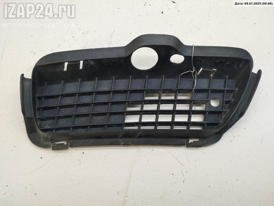 1H6853666 Решетка (заглушка) в бампер Перед. Прав. Volkswagen Golf-3 1992