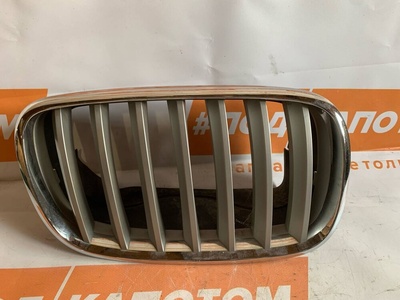 51137185224 решетка радиатора правая BMW X5 E70(2006-2010) 2009