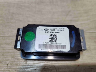 FW9319010AB Разъем AUX / USB Jaguar F-Pace X761 2018 FW93-19010-AB, C2D36868, LR091229