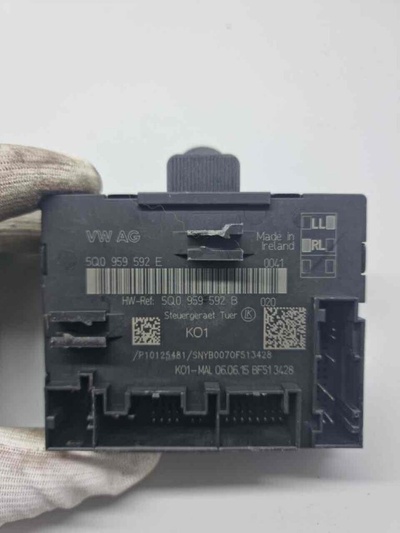 5Q0959592E Блок комфорта Audi A3 2015 , 5Q0959592B