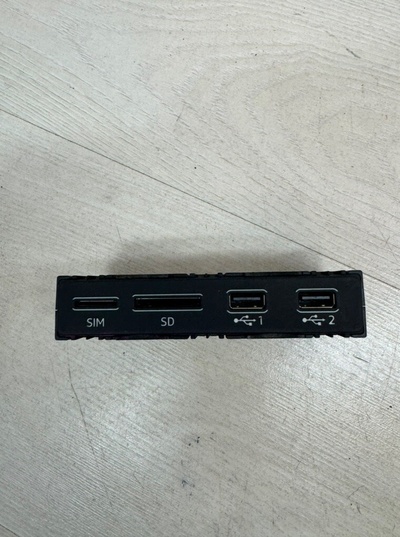 4N0035736A USB Разъем AUDI Q7 4M 2022