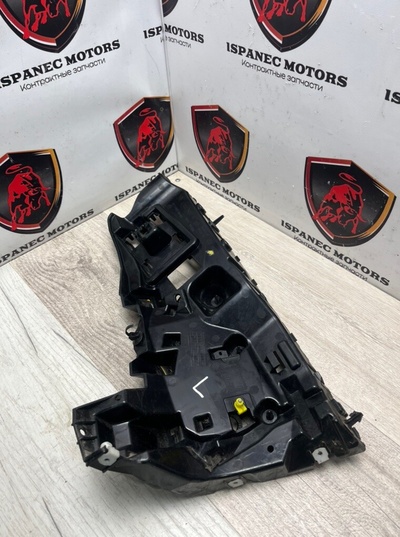 M8E217A882AB Кронштейн крепления бампера заднего Land Rover Range Rover L460 2023 , LR151054
