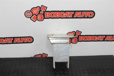 8K0807133D Кронштейн переднего усилителя AUDI A5 8T Ауди А5 8Т AUDI A5 8T