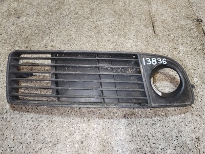 4B0807682H Заглушка (решетка) в бампер AUDI A6 C5 2000