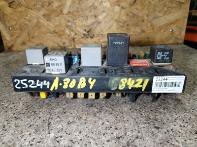 443941822B Блок предохранителей AUDI 80 B4 1992
