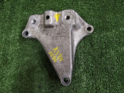 1K0199117 Кронштейн КПП на Audi A3, 8V1, 8V7, 8VA, 8VE, 8VF Audi A3 8V (2012—2016) DBA-8VCXS 2014