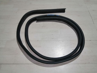 6001547017 Уплотнитель проема двери Renault Logan I (2004—2009) Renault Logan I (2004—2009) 2006