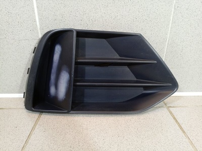 83A8076829B9 Решетка в бампер правая Audi Q3 F3