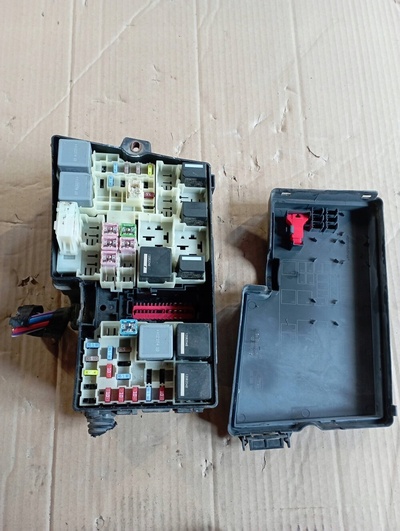 AV6T14A067AC форд focus mk3 блок предохранителей av6t - 14a067 - ac