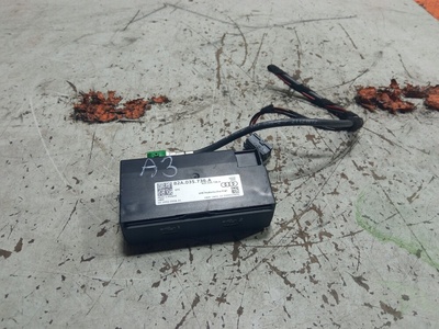 82A035736A audi a3 8y порт разъем usb