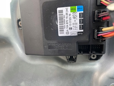 A1648701526 мерседес w251 w164 модуль дверь