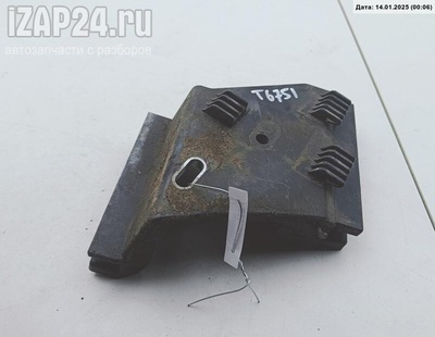 4D0807572 Кронштейн бампера заднего Audi A8 D2 (1994-2002) 1998
