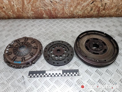 058141031B Комплект сцепления Audi A4 B7 2004 ,058105266,412206802