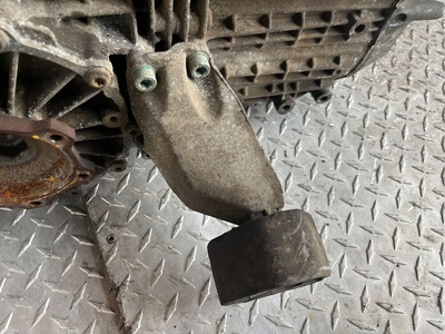 8D0399113L Кронштейн КПП Audi A6 C5 (S6,RS6) 1999