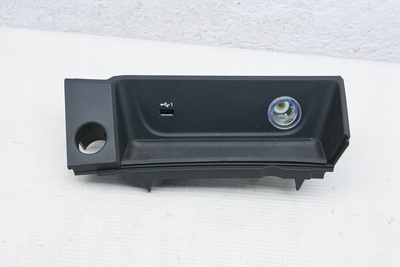 8W1864131C audi a4 b9 рестайлинг полка бардачёк разъем usb зажигалки