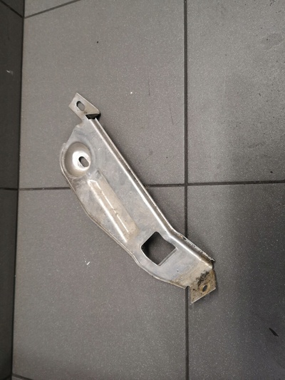 Крепление подножка audi a6 c5 eu 4b1864775