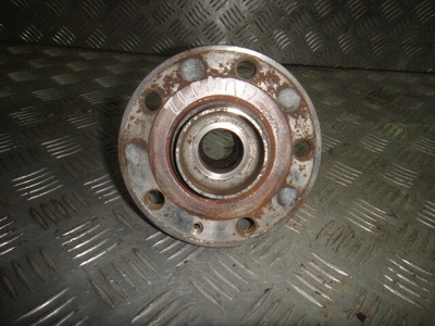 1T0498621 Ступица Caddy 3 (04-15)/Touran (03-15)/Golf Plus 1 (04-09)/Jetta(05-10)/Tiguan (07-16) пер б\у (арт. )