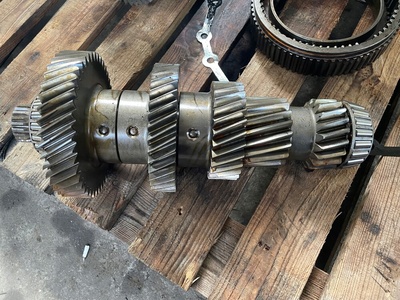 1327303033 вал промежуточный кпп zf 12as2131