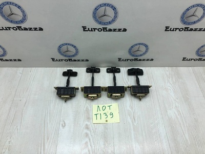A2207200016 Ограничитель двери Mercedes W220 Mercedes W220 S 1998-2005