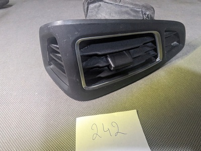 BM51018B08 Форд focus iii mk3 11 - решётка вентилятора правый 242
