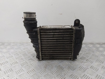 1J0145803N Интеркулер Skoda Octavia 2007