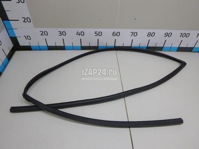 6814160082 Уплотнитель стекла двери Toyota Land Cruiser (150)-Prado 2009