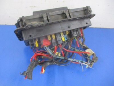 443941822B Audi 80 b4 2.0 блок предохранителей внутренняя