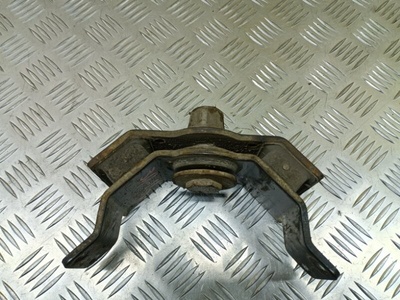 123710L081 Подушка крепления КПП Toyota Hilux (2005-2015) Пикап 2014