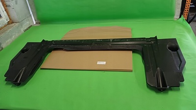 4B0825215B крышка шасси audi a6 c5