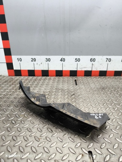 3c0807890a Кронштейн крепления бампера переднего Volkswagen Passat 2006