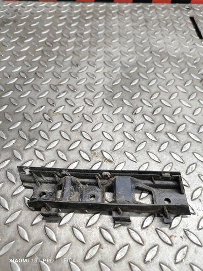 3c0807184 Кронштейн крепления бампера переднего Volkswagen Passat 2006