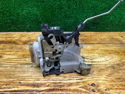 8L1837015A Замок двери передней правой Audi A3 8L 1997