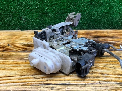 8L1837015A Замок двери передней левой Audi A3 8L 1997