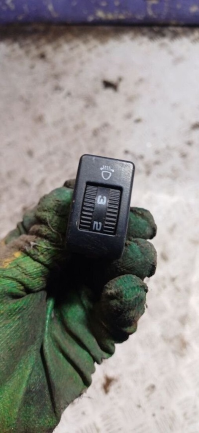 1l0941333 Кнопка корректора фар Seat Toledo 1 1995