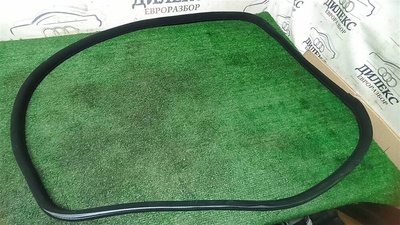 A2046970951 уплотнитель двери Mercedes Benz W204 2007-2015 2013
