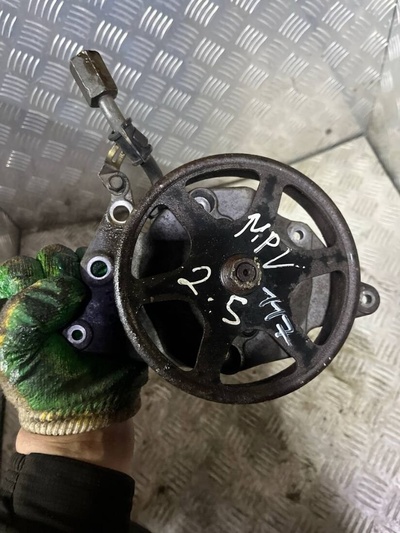 LC6232600F Насос гидроусилителя руля Mazda MPV 2 1999