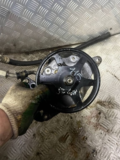 LC6232600F Насос гидроусилителя руля Mazda MPV 2 2000