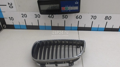 51137077129 Решетка радиатора левая BMW 1-serie E87/E81 (2004 - 2011)