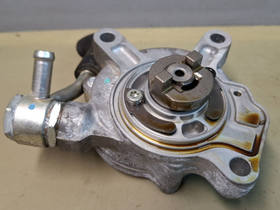 PE2918G00A Вакуумный насос Mazda CX-30 2022
