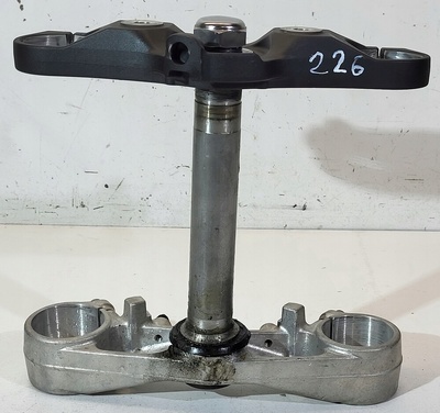 B5U233400000 Полка нижняя верхняя b7n234350000 yamaha mt09 gt tracer 2021 r